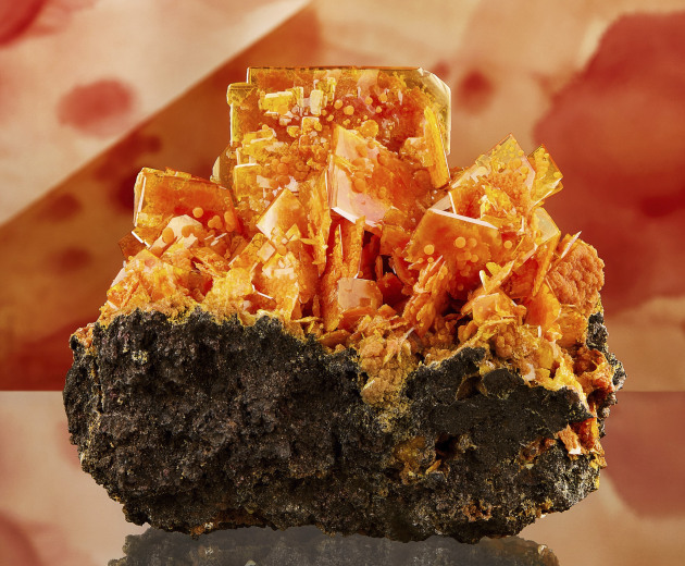 Atlas Banner image. Fine mineral photograph of Wulfenite