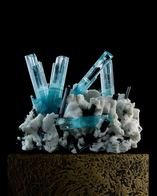 Fine Mineral photograph of Aquamarine for Wilensky Exquisite Minerals habits exhibition.