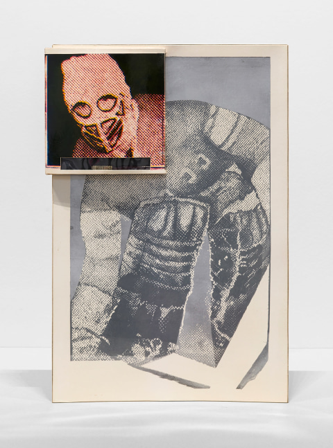 KP Brehmer

Aufsteller 22 [Display 22]

1967

Clich&amp;eacute; print on cardboard, laminated, tooth brush (black/silver)

19 3/4 x 13 3/4 x 2 inches

50 x 35 x 5 cm

Edition of 5