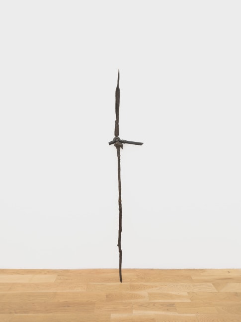 Jorge Peris

Bast&amp;ograve;n del pa&amp;iacute;s de nunca jam&amp;aacute;s 1, 2021

bronze

91h x 11w x 16d in
230h x 28w x 41d cm