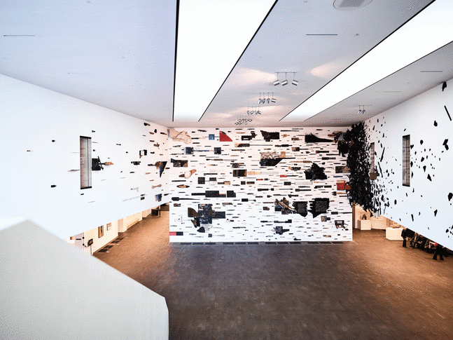 Leonardo Drew Installation view, 2017 de Young Museum