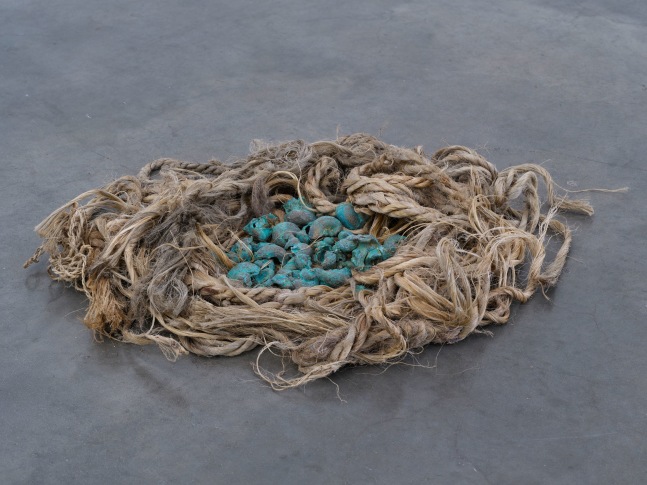 Lucia Nogueira
Untitled, 1988
Rope, bronze
1 5/8 x 39 3/8 x 23 5/8 inches
(4 x 100 x 60 cm)