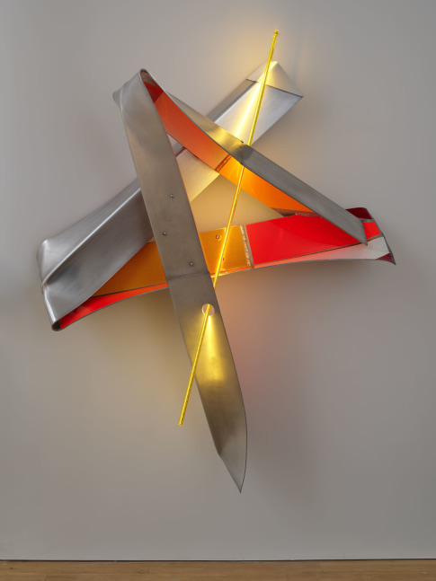 Mark Handforth
Harlequin Star, 2023
Aluminum, prismatic foils, and LED light
80 x 68 x 28 inches
(203.2 x 172.7 x 71.1 cm)