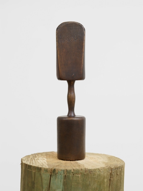 Oscar Tuazon
Sand Hammer, 2021
Cast bronze
Edition of 10 plus 2 artist&amp;#39;s proofs
16 x 3 x 3 inches
(40.6 x 7.6 x 7.6 cm)
