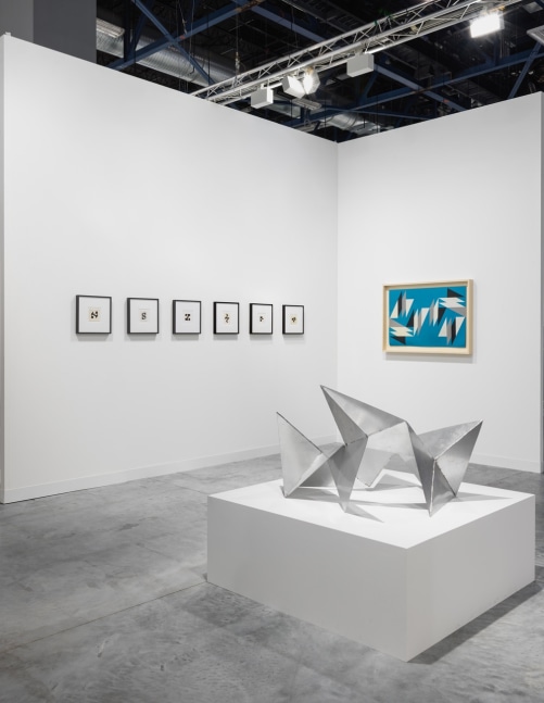 Luhring Augustine&amp;nbsp;

Art Basel Miami Beach, Booth K18

Installation view&amp;nbsp;

2016

Pictured: Lygia Clark
