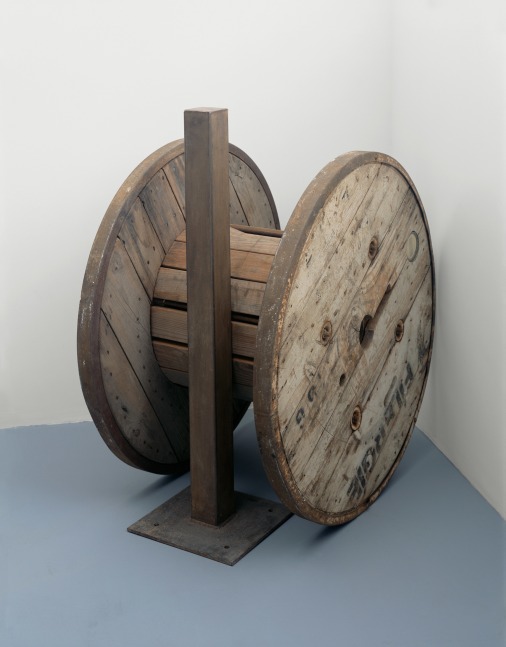 Lucia Nogueira
Full Stop, 1993
Steel post, cable drum
40 1/8 x 22 1/2 x 28 3/4 inches
(102 x 57 x 73 cm)