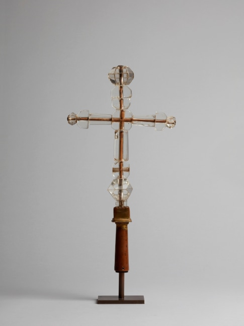 A rock crystal processional cross, c. 1300
Spain, Catalonia
Gilded in copper and polished rock crystal over an iron core
14 1/8 x 7 5/8 inches
(36 x 19.5 cm)
17 x 7 5/8 inches (including base)
(43 x 19.5 cm)