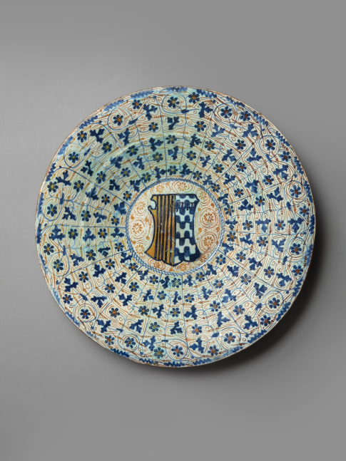 A large Hispano-Moresque charger with briony flowers around a central armorial, c. 1430-1470
Spain, Valencia, probably Manises
Tin-glazed earthenware
18 1/8 (diameter) x 2 1/2 (depth) inches
(46.1 x 6.5 cm)