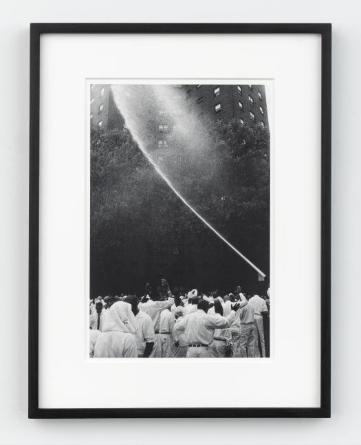 Jules Allen
Untitled, 2000
Gelatin silver print
Image: 17 ⅞ x 12 ⅛ inches (45.4 x 30.8 cm)
Framed: 25 ⅝ &amp;times; 19 ⅝ &amp;times; 1 ⅝ inches (65.1 &amp;times; 49.8 &amp;times; 4.1 cm)
Edition of 3 + 1 AP
