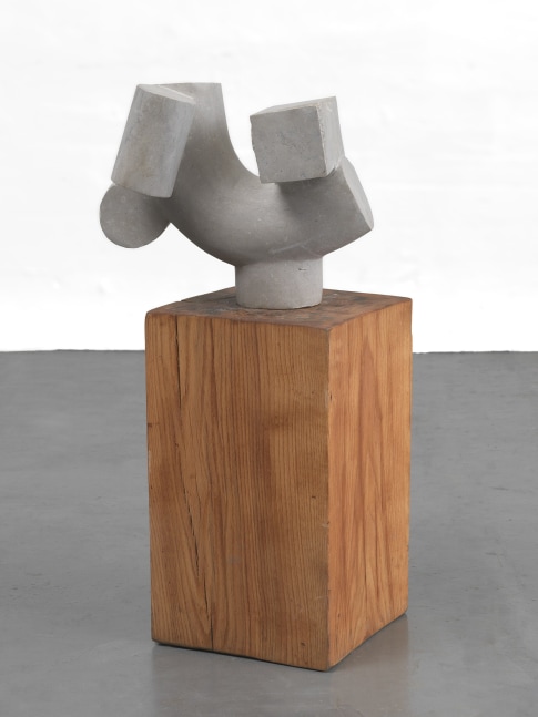 Minoru Niizuma (1930&amp;ndash;1998)

Untitled, c.1960s

Gray granite

17 1/2 x 21 x 10 inches

44.45 x 53.24 x 25.4 cm