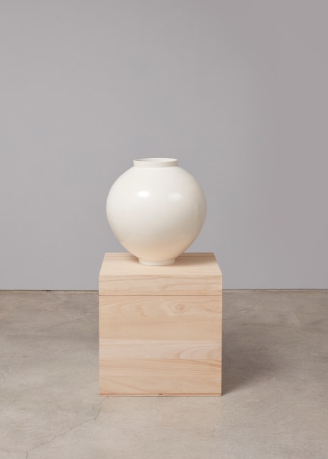 Minsoo Kang (b. 1972)

201805-1, 2018

white porcelain, firewood kiln

18.27 x 18.31 inches

46.4 x 46.5 cm
