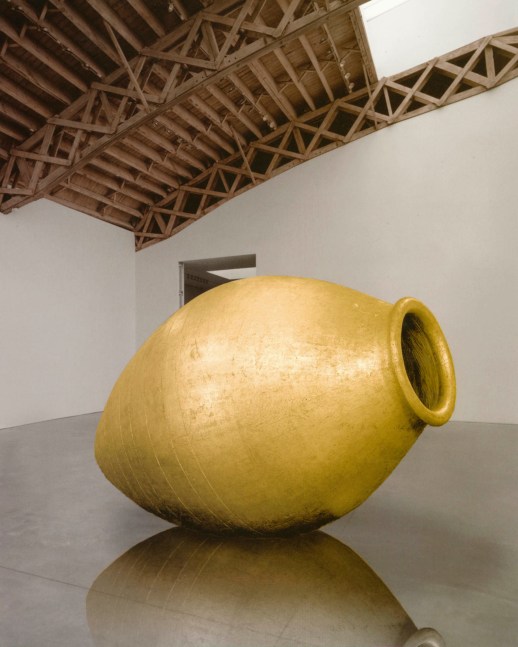 James Lee Byars

&amp;ldquo;The Spinning Oracle of Delfi&amp;rdquo;, 1986

19th Century terracotta amphora, 24 karat gold

76 3/4 x 76 3/4 x 126 inches

195 x 195 x 320 cm

JB 60

$5,000,000
