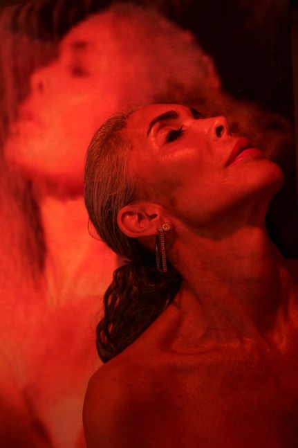 Lady Portrays (Portrait of Rosalyne Blumenstein), 2019
Chromogenic print
34 x 22.66 in (86.4 x 57.6 cm)
Edition 1 of 5 + 2 AP