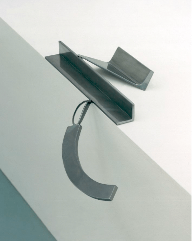 ANTHONY CARO (1924-2013)

Table Piece XLVIII

1968

Steel, chromed

6 x 13 1/2 x 25 inches
15.2 x 34.3 x 63.5 cm