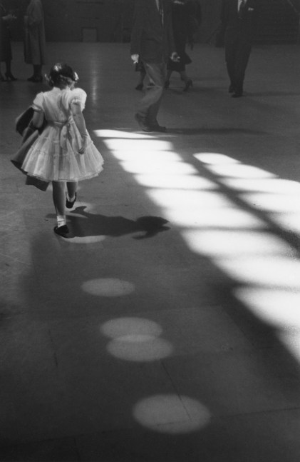 Louis Stettner
Penn Station, Girl Playing in Circles, 1954
black and white photograph
19.69 x&amp;nbsp;15.75 inches
(50 x 40 cm)
(Inv. No. 8442)

$8,500