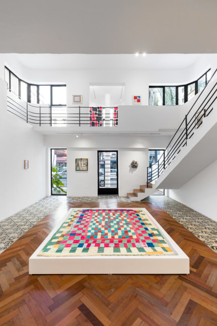 vista de instalaci&amp;oacute;n oscar murillo: check mate(s) en casa sp arte, sao paulo, 2024