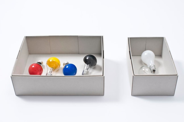 untitled (s&amp;iacute;ntesis para caverna), 2008

cardboard boxes, light bulb, enamel

13.78 x 10.43 x 3.94 in.; 10.43 &amp;nbsp;x 6.5 x 3.94 in.

&amp;nbsp;

&amp;nbsp;