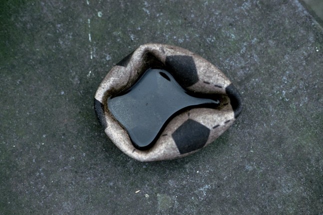 	bal&amp;oacute;n ponchado, 1993	impresi&amp;oacute;n sobre gelatna de plata	40.6 x 50.8 cm	parte de nuevas fotograf&amp;iacute;as, kurimanzutto, ciudad de m&amp;eacute;xico, 2002