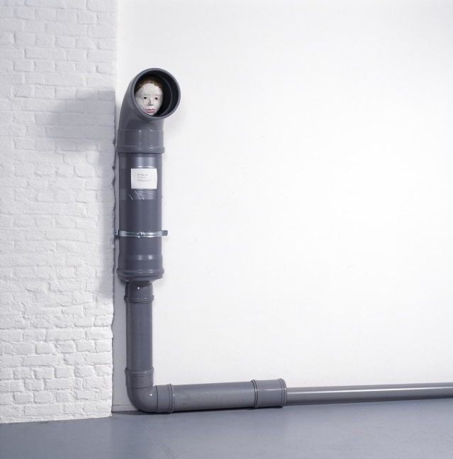 garcon, garou, gargouille, 1994

papel mach&amp;eacute;, tubo de pvc, cuero

&amp;nbsp;

149.86&amp;nbsp; x 99.06 cm

&amp;nbsp;