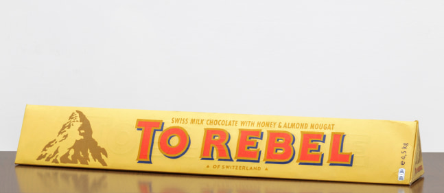 to rebel, 2015

caja de cart&amp;oacute;n&amp;nbsp;

12 x 78.5 x 12 cm

&amp;nbsp;