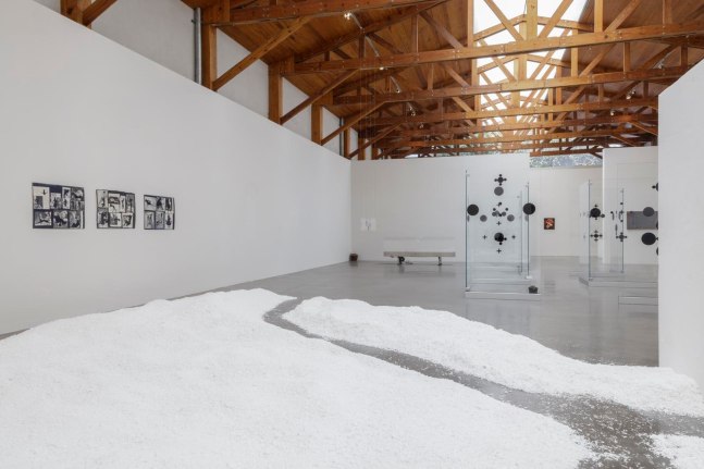 	installation view of xyla&amp;ntilde;ynu. taller de los viernes, kurimanzutto, mexico city, 2016