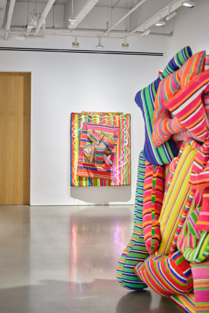 Marta Minuj&iacute;n: Making a Presence