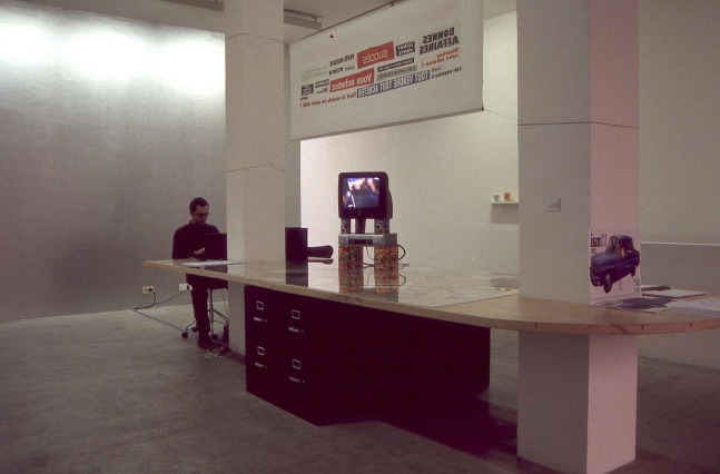 	kurimanzutto @ galerie chantal crousel, galerie chantal crousel, par&amp;iacute;s, 2001