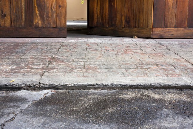 no se puede hacer una revoluci&amp;oacute;n con guantes de seda, kurimanzutto, ciudad de m&amp;eacute;xico, 2016