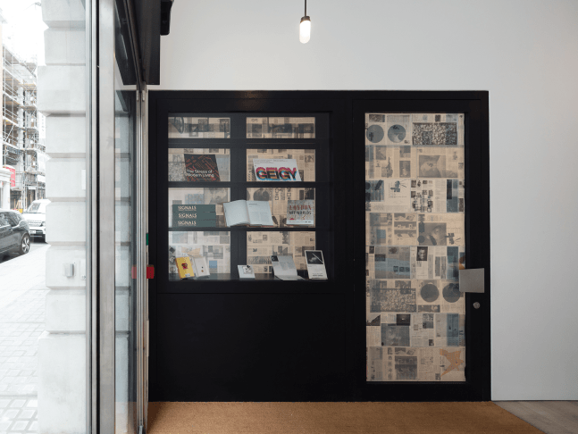 signals: if you like i shall grow, kurimanzutto presentada por thomas dane gallery, londres, 2018