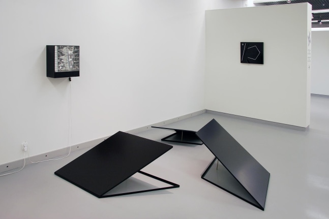 klappen mit goldenen z&amp;auml;hnen (trapdoor with golden teeth), 2005

painted metal and wood, brass stick

&amp;nbsp;

variable&amp;nbsp;dimensions&amp;nbsp;

installation view of&amp;nbsp;looking is political,&amp;nbsp;museum sztuki, lodz, poland&amp;nbsp;2009

&amp;nbsp;