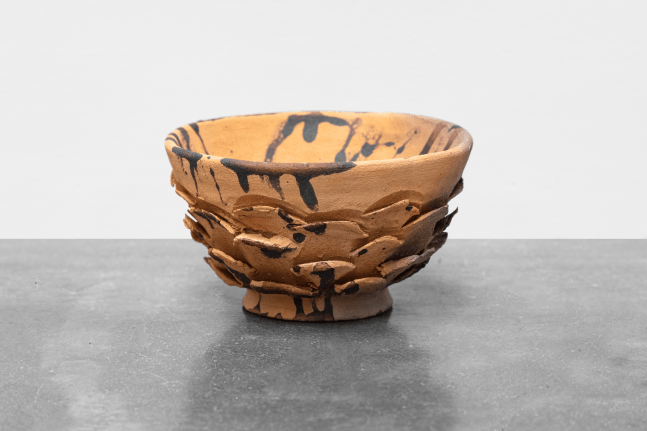 Rirkrit Tiravanija &amp;amp; Cooperativa 1050&amp;ordm;, untitled 2022 (taz&amp;oacute;n para t&amp;eacute; flor arriba)
Taz&amp;oacute;n para t&amp;eacute; (Margarita Cort&amp;eacute;s Cruz, R&amp;iacute;o Blanco Tonaltepec)
Quema chorreada con t&amp;eacute; de corteza de encino. Horno tradicional