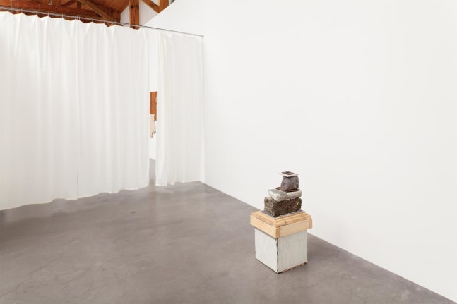 	varios y diversos, kurimanzutto, ciudad de m&amp;eacute;xico, 2013