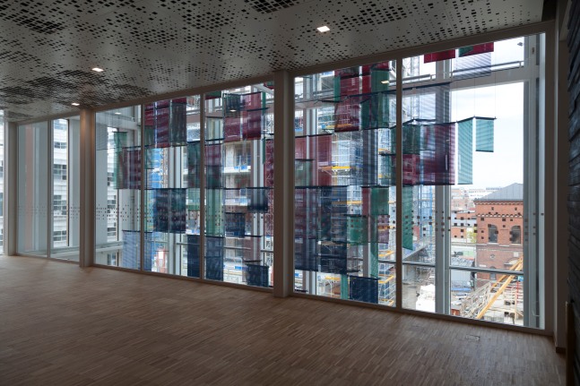 dispersed three in live conjunction &amp;ndash; middling mountainous curtain, 2015

aluminum venetian blinds, aluminum hanging structure, powder coating, steel wire

309.45 x 448.82 x 31.5 in.

installation view, malm&amp;ouml; live, sweden, 2015