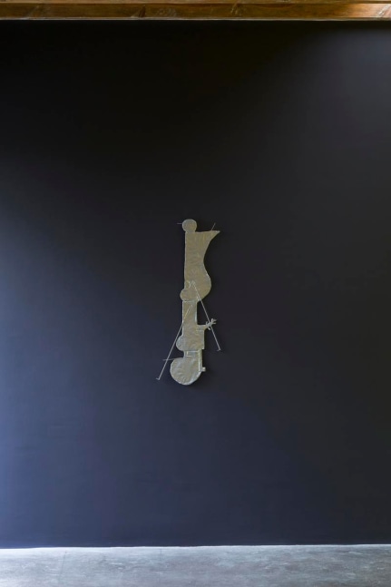 	todo bosque locamente enamorado de la luna tiene una autopista que lo cruza de un lado a otro, kurimanzutto, ciudad de m&amp;eacute;xico, 2016