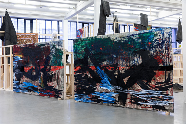 vista de instalaci&amp;oacute;n oscar murillo: horizontal darkness in search of solidarity, kunstverein hamburg, 2019. foto: fred dott. cortes&amp;iacute; del artista y kunstverein en hamburgo


&amp;nbsp;
