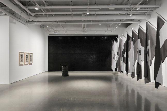 vista de instalaci&amp;oacute;n &amp;iquest;por qu&amp;eacute; el socialismo? por albert einstein, curadur&amp;iacute;a de gabriel orozco, kurimanzutto nueva york, 2025. foto: zach hyman