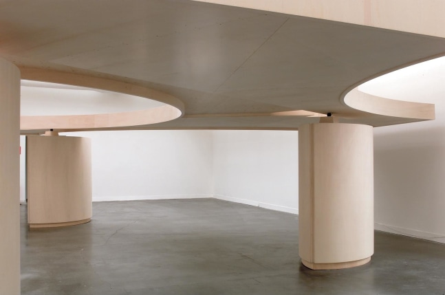 sombra entre aros de aire, 2003
madera y metal
280 x 800 x 1400 cm
vista de instalaci&amp;oacute;n, pabell&amp;oacute;n italiano, 51 bienal de venecia, 2003

&amp;nbsp;

&amp;nbsp;

&amp;nbsp;