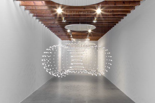 vista de instalaci&amp;oacute;n&amp;nbsp;dami&amp;aacute;n ortega: apuntes, kurimanzutto ciudad de m&amp;eacute;xico, 2025. foto:&amp;nbsp;gerardo landa / eduardo l&amp;oacute;pez (glr estudio)