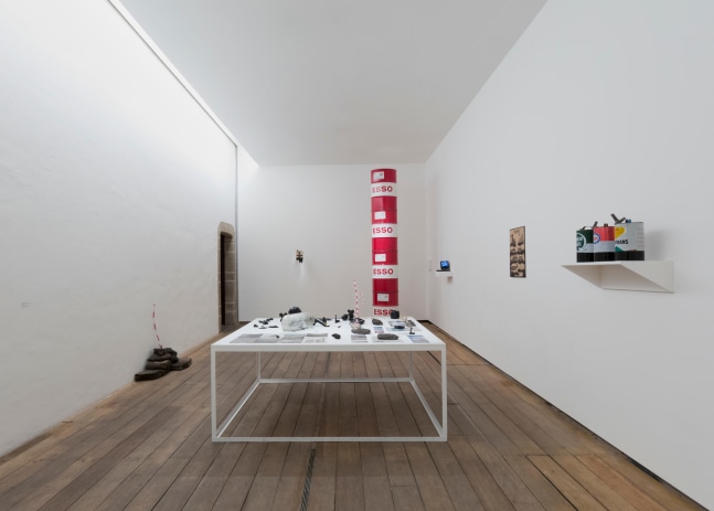 serie hidrocarburos, 2007

cuatro tanques de aceite apilados, proyecci&amp;oacute;n de dvd, cartel did&amp;aacute;ctico antiguo cubierto de chapopote, tres recipientes de aceite cubiertos de chapopote, seis piezas de asfalto de calle y palo de madera pintado y documentaci&amp;oacute;n de investigaci&amp;oacute;n, lupas, piezas de asfalto, recipiente de vidrio, palo de madera y objetos cubiertos en chapopote en mesa de madera

dimensiones variables

vista de instalaci&amp;oacute;n de minerva cuevas, museo de la ciudad de m&amp;eacute;xico, 2012