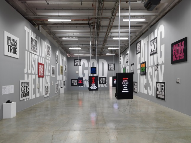 vista de instalaci&amp;oacute;n de&amp;nbsp;ugo rondinone: i &amp;hearts; john giorno en palais de tokyo, par&amp;iacute;s, 2015
