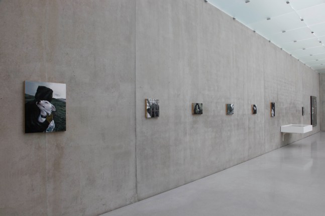 de la serie&amp;nbsp;heaven in a rage, 2012

acr&amp;iacute;lico sobre madera contrachapada

vista de instalaci&amp;oacute;n de&amp;nbsp;love is colder than capital, kunsthaus bregenz, 2013