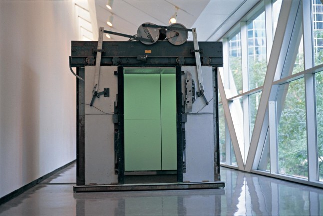 elevador, 1994

cabina de elevador intervenida

243.8 x 243.8 x 152.4 cm

&amp;nbsp;