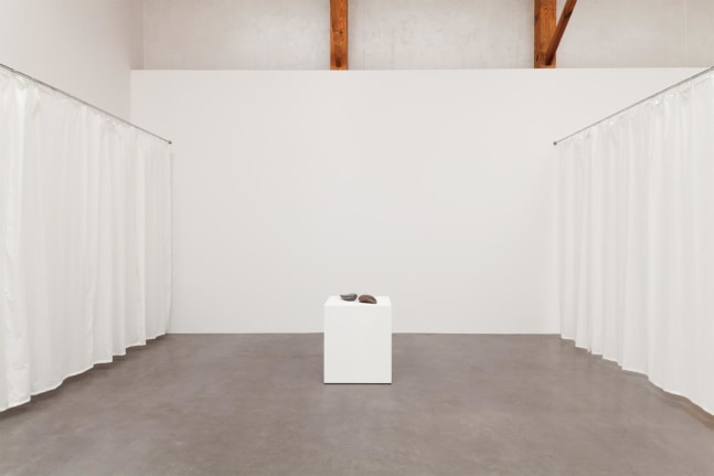 	varios y diversos, kurimanzutto, ciudad de m&amp;eacute;xico, 2013