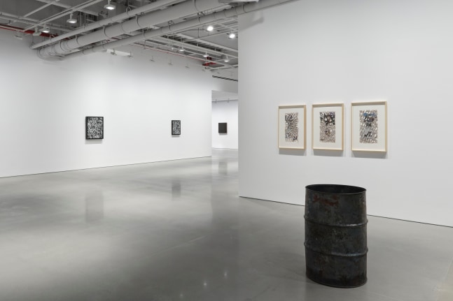 vista de instalaci&amp;oacute;n &amp;iquest;por qu&amp;eacute; el socialismo? por albert einstein, curadur&amp;iacute;a de gabriel orozco, kurimanzutto nueva york, 2025. foto: zach hyman