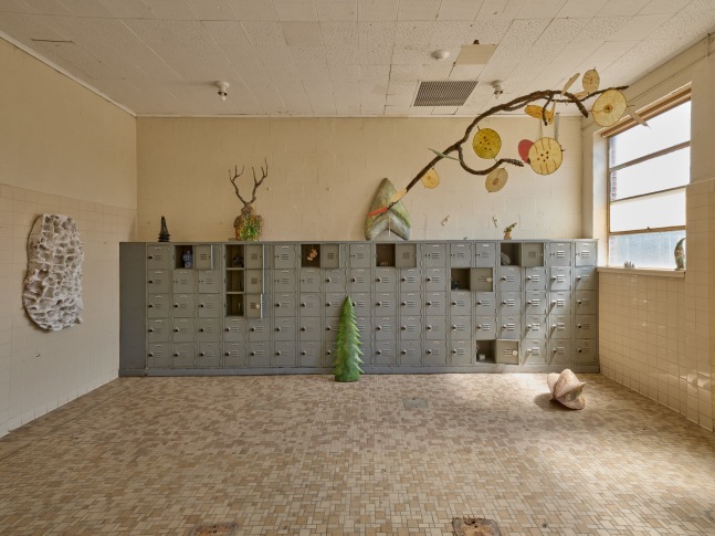 vista de instalaci&amp;oacute;n ming fay en&amp;nbsp;the campus 2nd annual exhibition, 2025. foto guang xu⁠