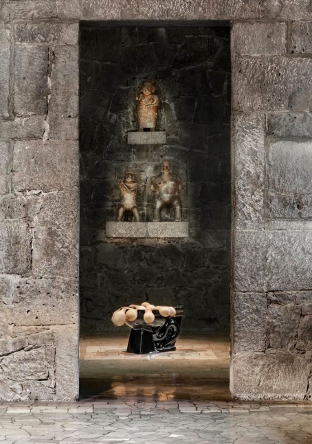 nuds
vista de instalaci&amp;oacute;n, museo anahuacalli, ciudad de m&amp;eacute;xico, 2012

&amp;nbsp;