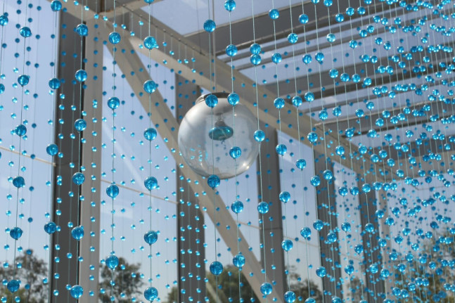 doble turno, 1994

plastic balls, nylon

variable dimensions&amp;nbsp;

installation view&amp;nbsp;at muac museo de arte contempor&amp;aacute;neo, mexico city

detail

&amp;nbsp;