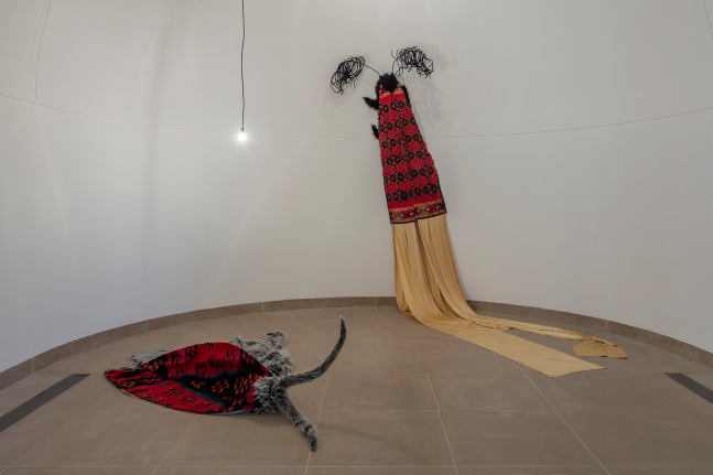 vista de instalaci&amp;oacute;n, do you realise there is a rainbow even if it&amp;rsquo;s night!?, hammer museum, los &amp;aacute;ngeles, 2018