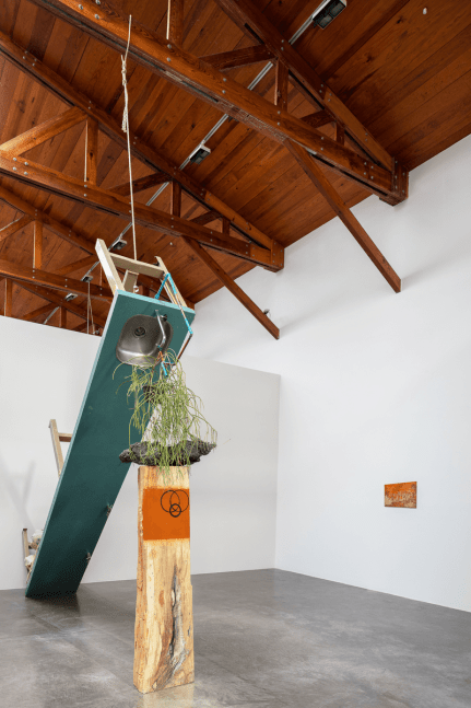 esculturas pendientes, kurimanzutto, ciudad de m&amp;eacute;xico, 2019