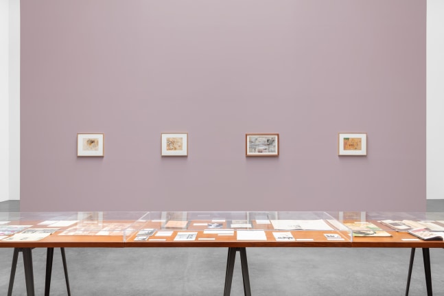 vista de instalaci&amp;oacute;n, los&amp;nbsp;lilia carrillo de lilia carillo, kurimanzutto ciudad de m&amp;eacute;xico, 2024. foto: gerardo landa / eduardo l&amp;oacute;pez (glr estudio)⁠